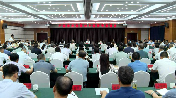 我市召開慶祝第40個教師節座談會