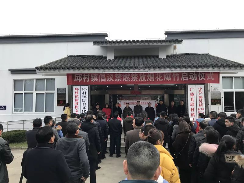 求问!油田哪里可以换平板屏幕的!不黑的那种